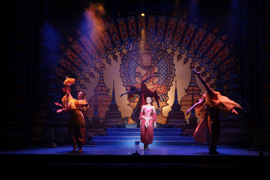 Aladdin, Lighting Design by Peter Harrison, First Family Entertainment, Richmond Theatre